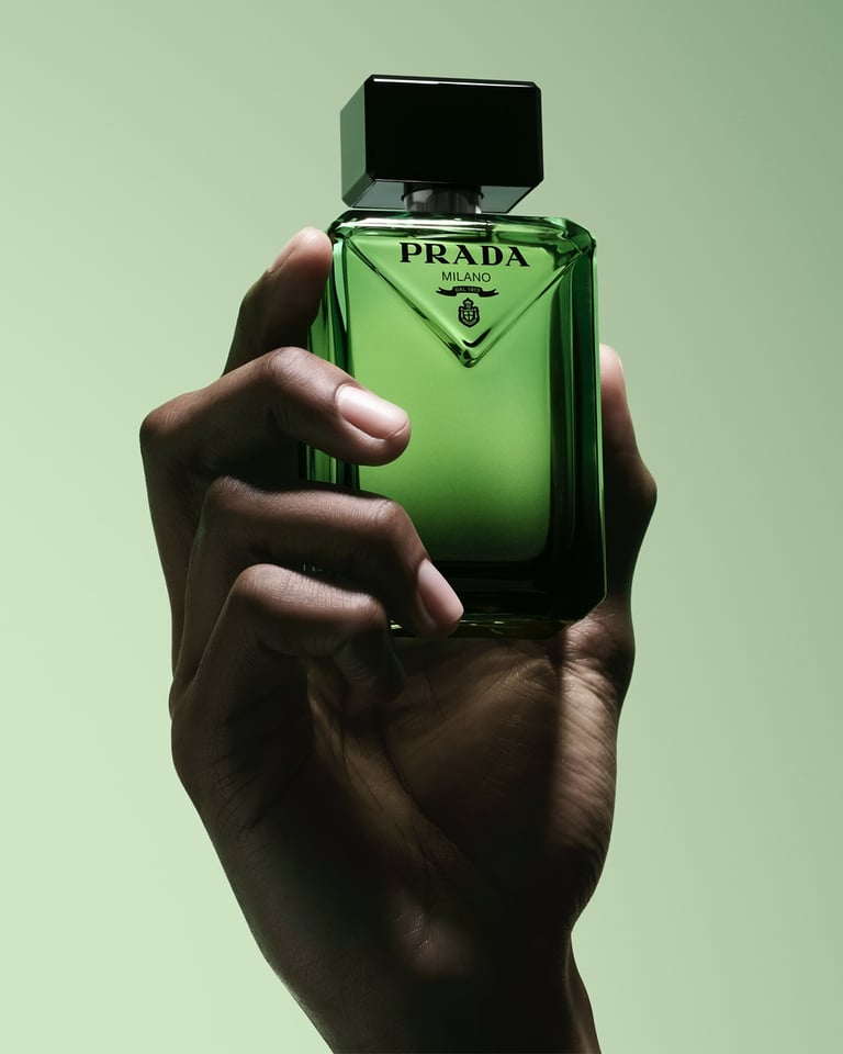 Tom Holland in der Hauptrolle der Prada-Paradigma-Duftkampagne