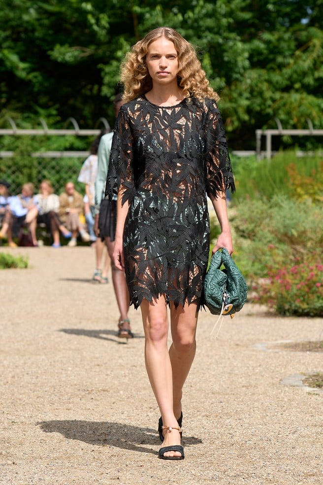 CPHFW solidified its position as a global leader in innovative and sustainable fashion, with Munthe’s presentation embodying the event’s commitment to artistry, craftsmanship, and ethical design.