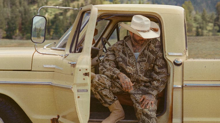 Post Malone è protagonista della campagna SKIMS Menswear 2025