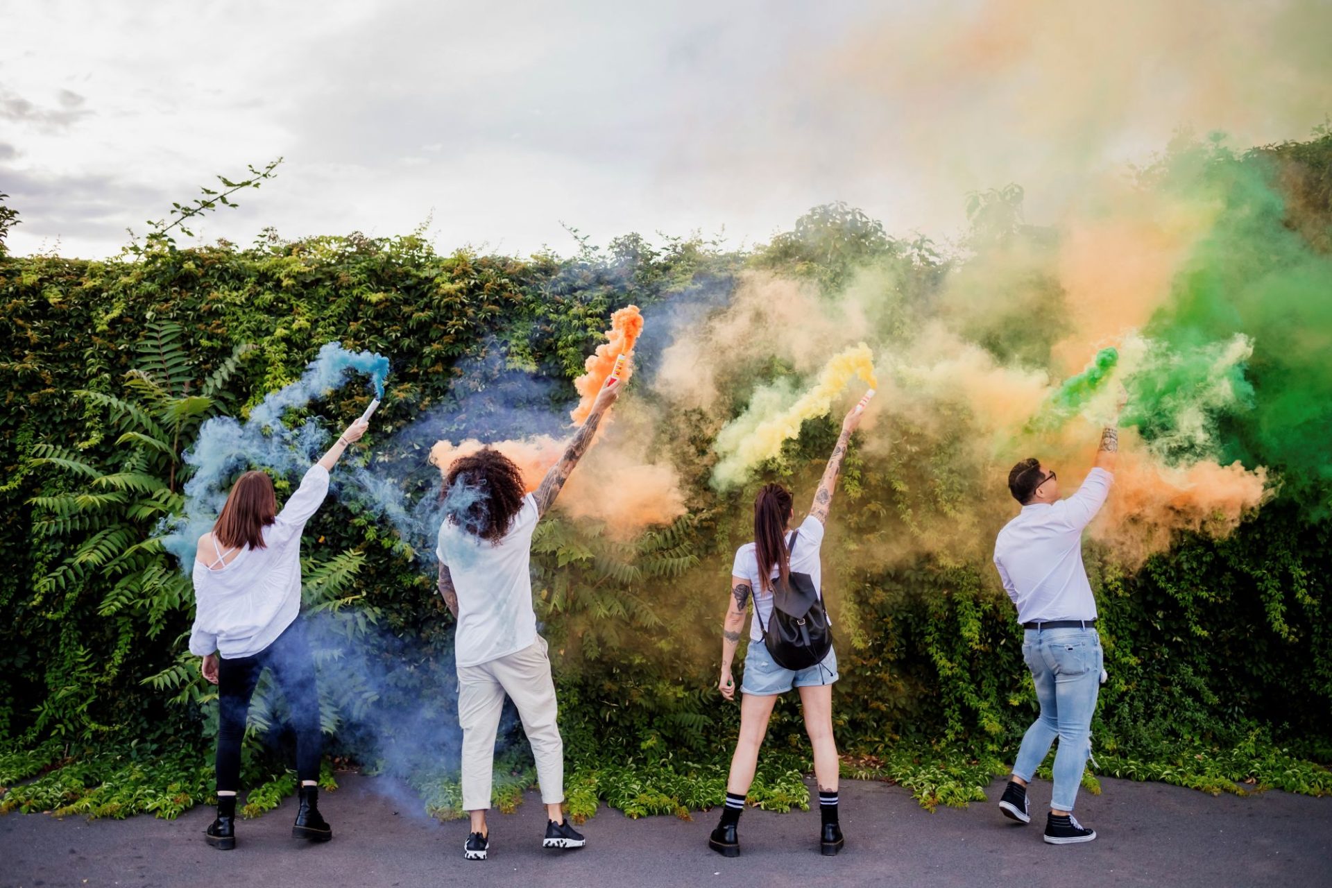 Using Flares Essential Tips For Using Flares And Smoke Bombs Outdoors