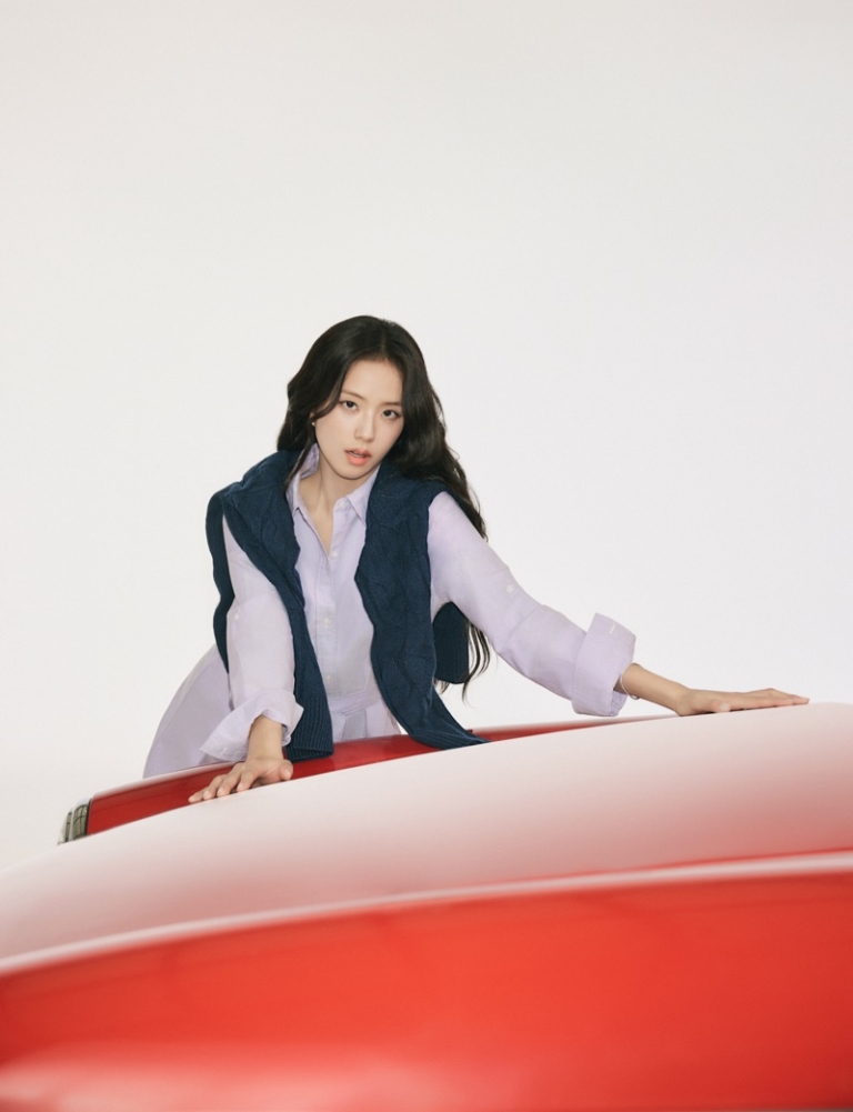 Tommy Hilfiger Fall 2025: Подготовка к выходу на международный уровень с Джису в главной роли