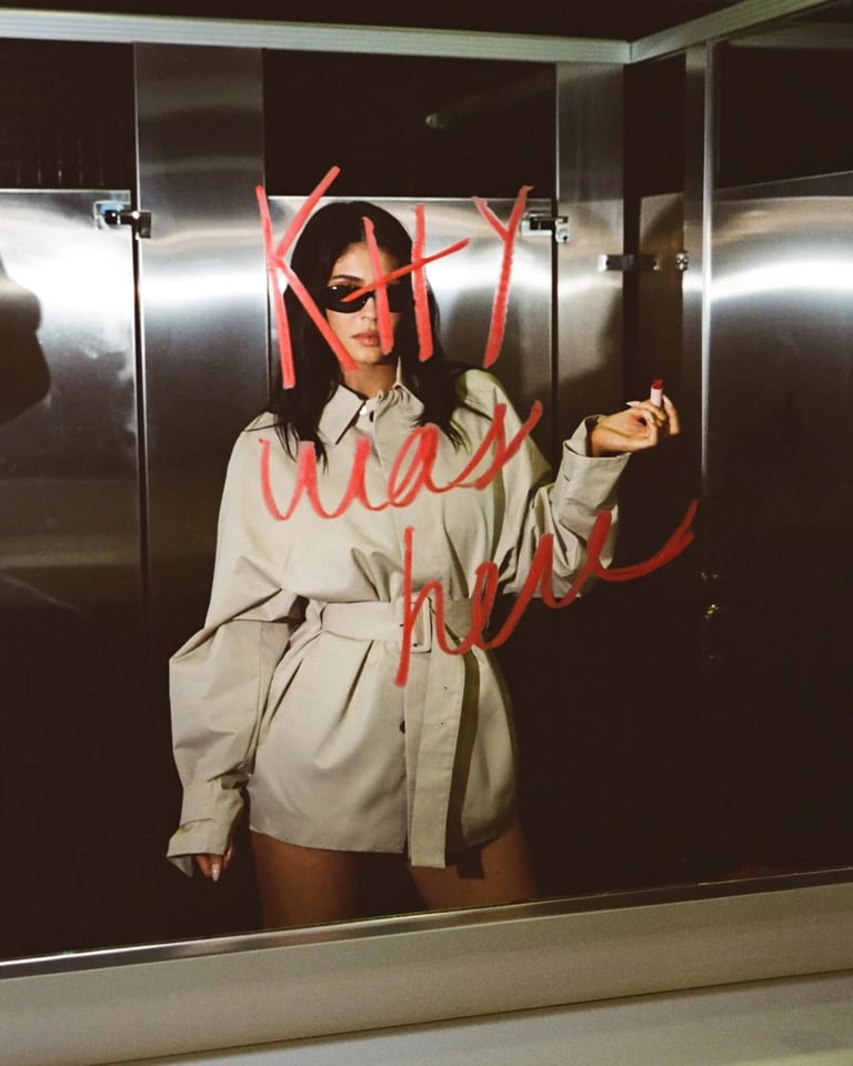Kylie Jenner traz o limite para a coleção cápsula de Khy x HYDRA