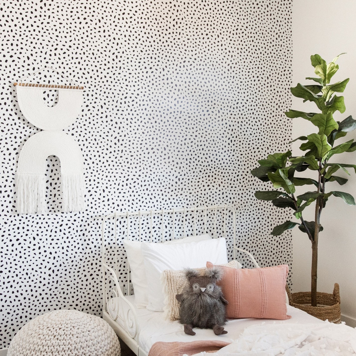 See How Modern Wallpaper with Texture Adds Allure Thanks To Black Grasscloth Wallpaper