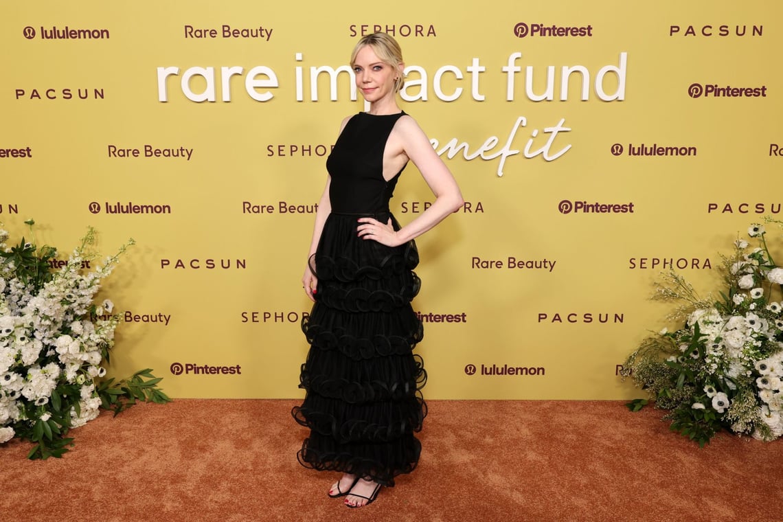Selena Gomez presenta la tercera gala benéfica anual del Rare Impact Fund