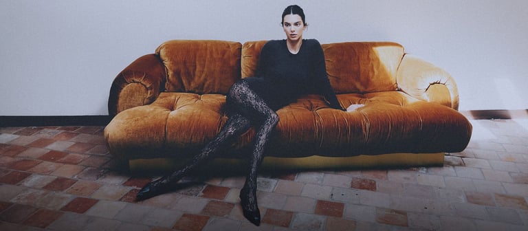 Kendall Jenner è protagonista della campagna Calzedonia Autunno-Inverno 2025
