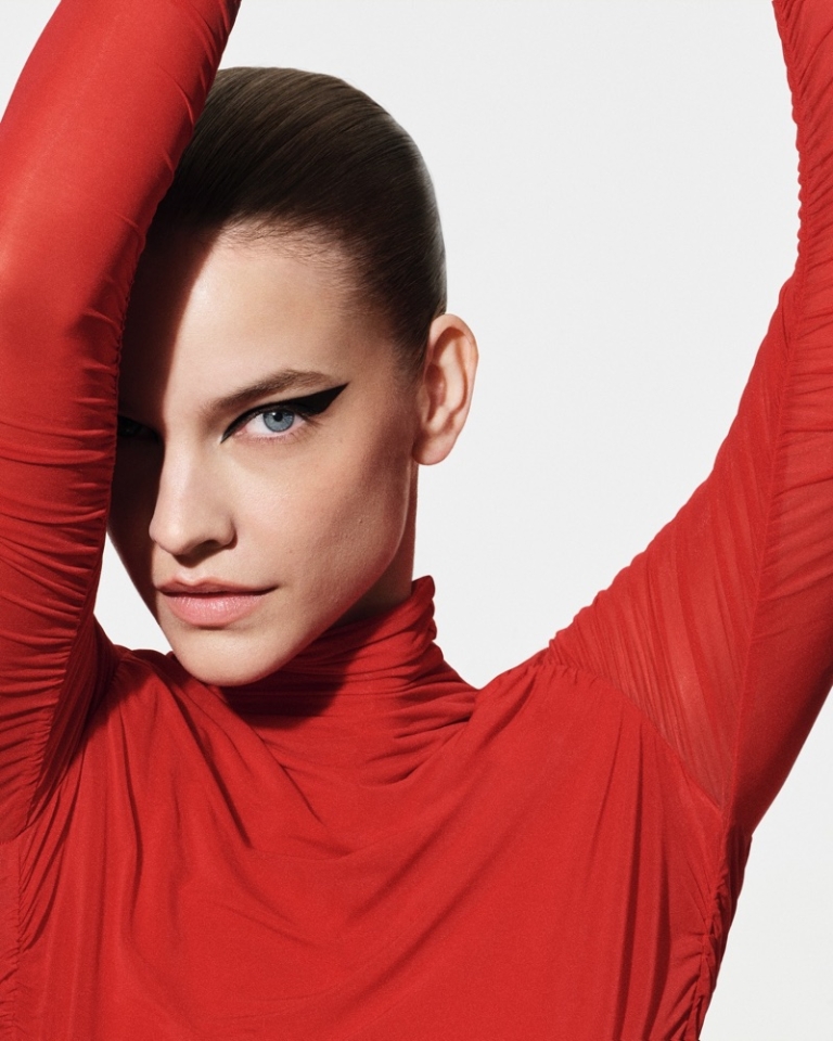 芭芭拉-帕尔文 (Barbara Palvin) 佩戴 AMC 77 号眼线胶 | Inglot 最新广告大片