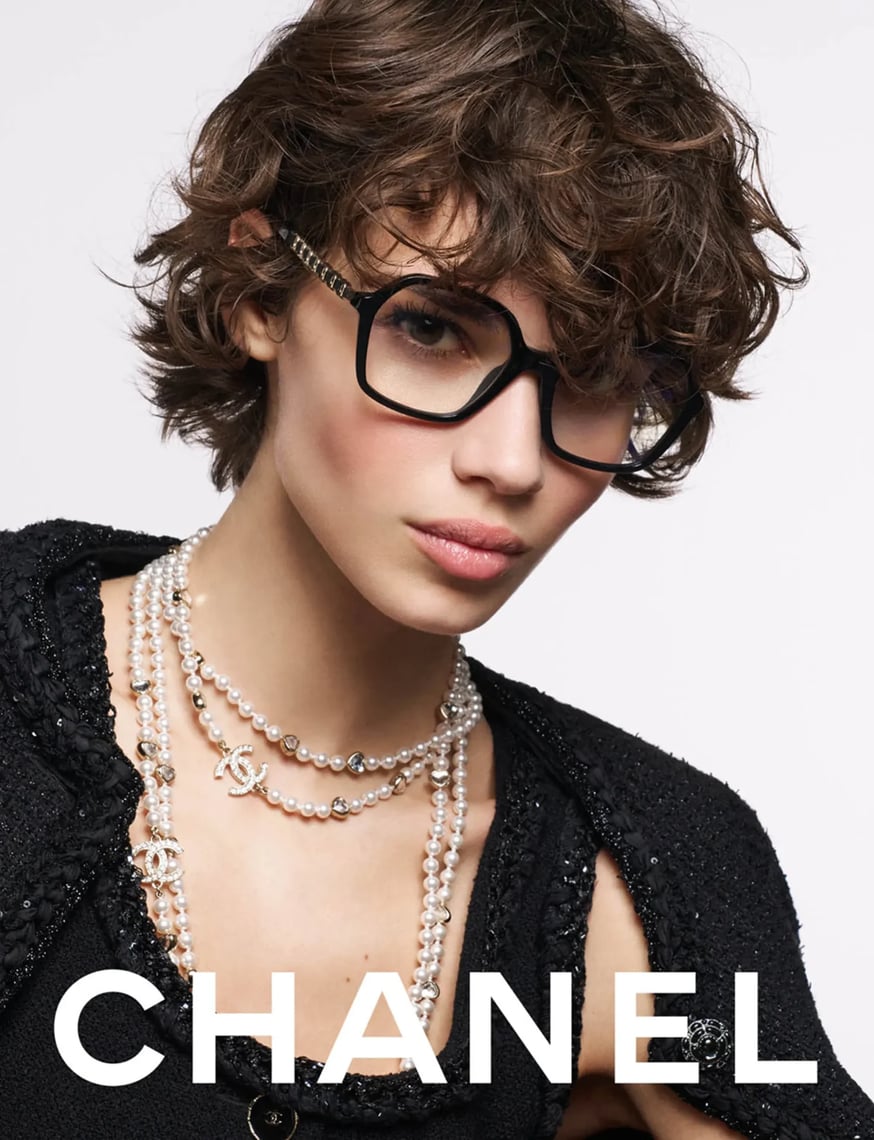 La colección de gafas Otoño-Invierno 2025 de CHANEL revisita los códigos de la Maison.
