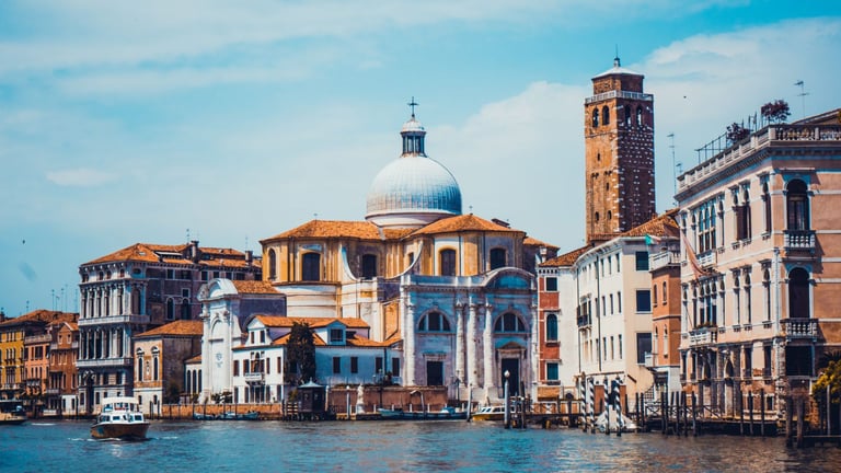 Cómo combinar comodidad y estilo paseando por los canales de Venecia