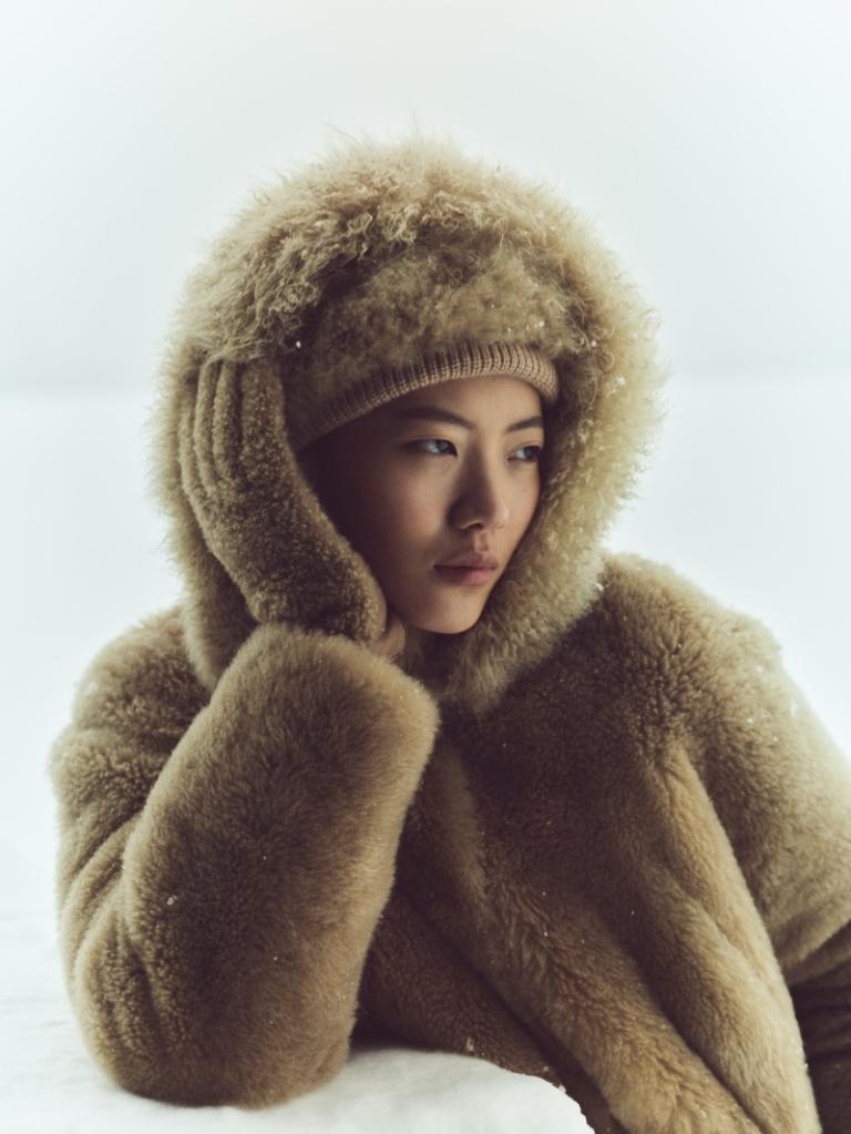 Loro Piana 2025 假日系列非常适合冬季穿着。