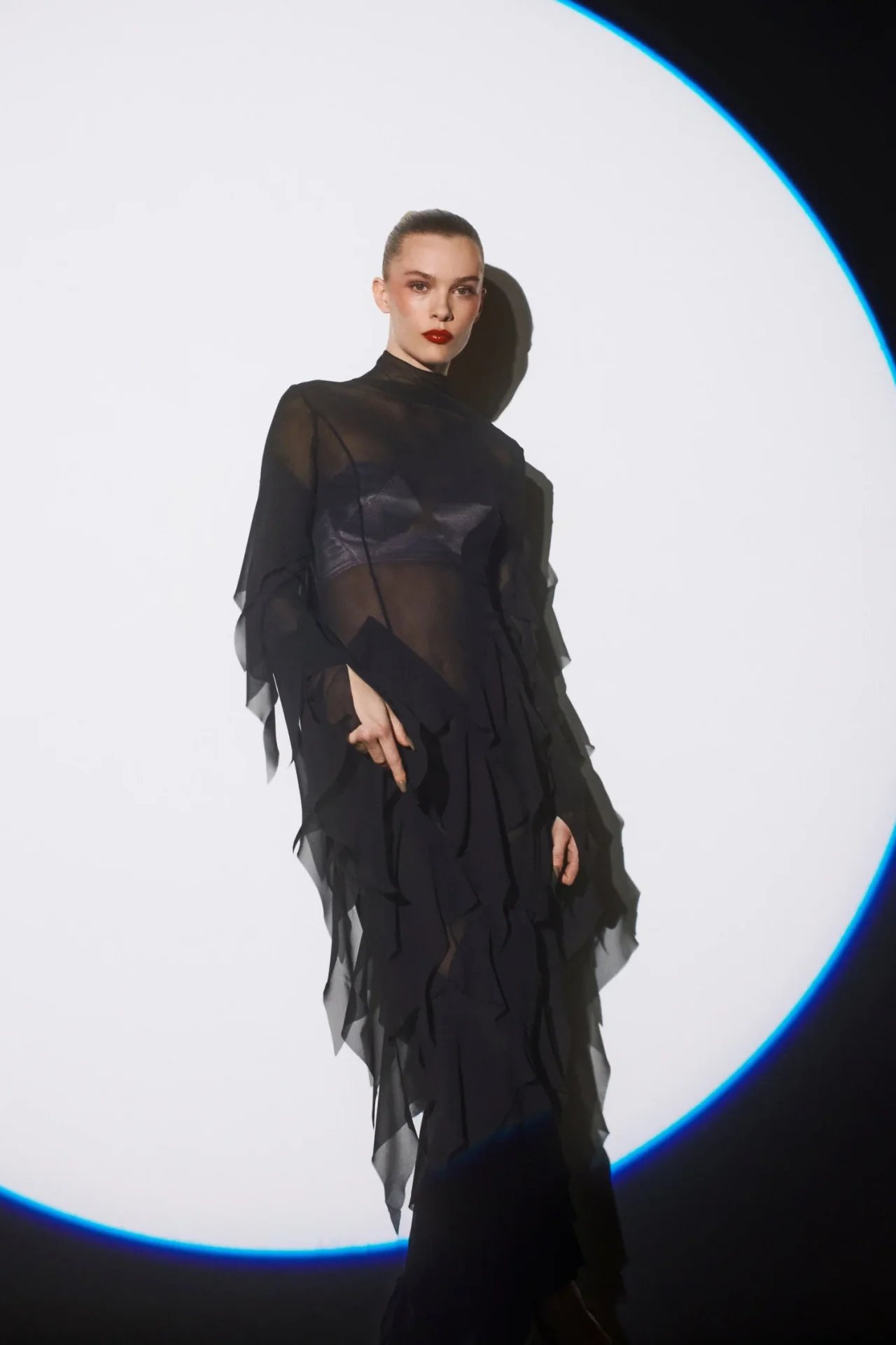 16arlington X Antony Price: Die Kollektion '16 Looks' wird auf Bestellung gefertigt.