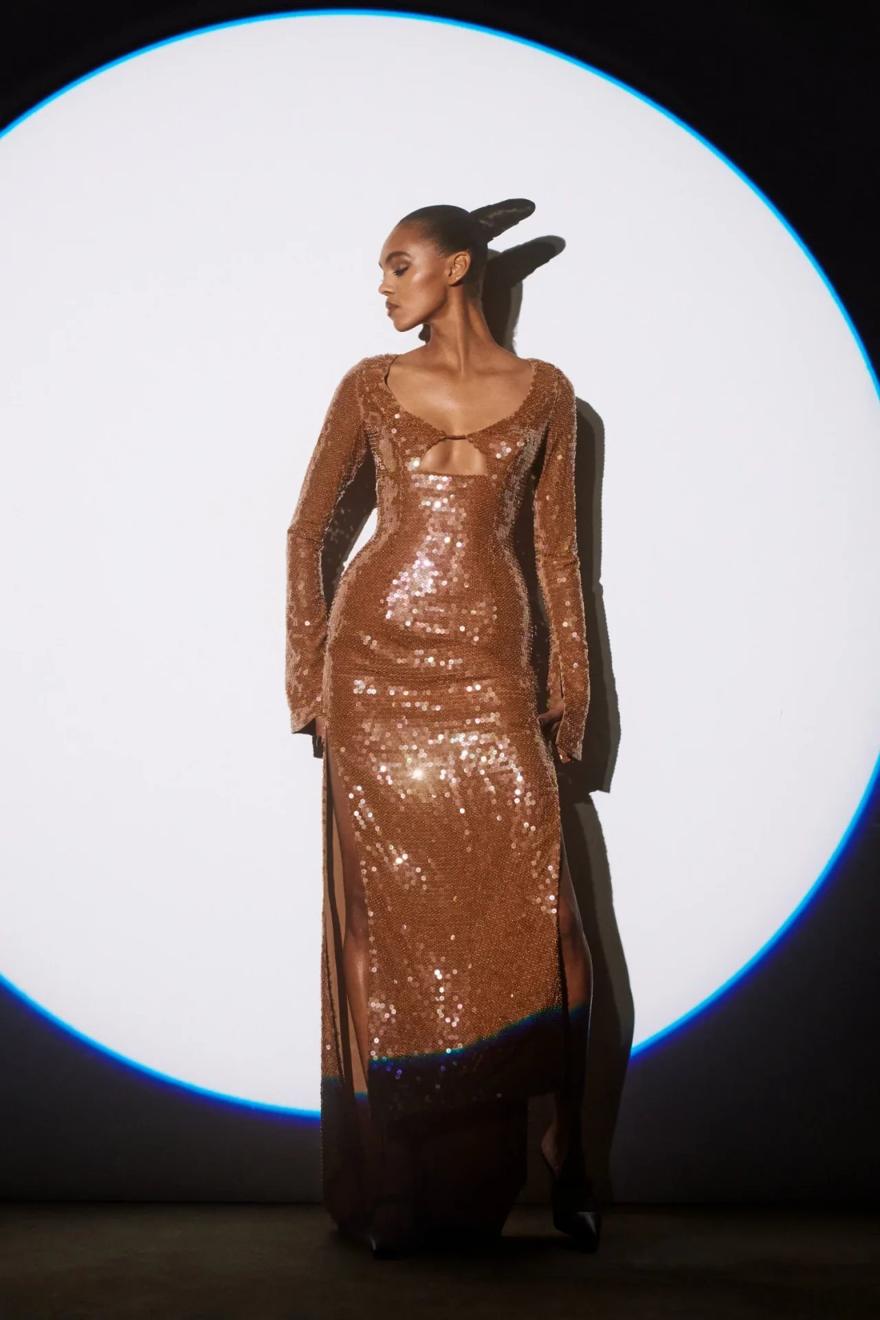 16arlington X Antony Price: Die Kollektion '16 Looks' wird auf Bestellung gefertigt.