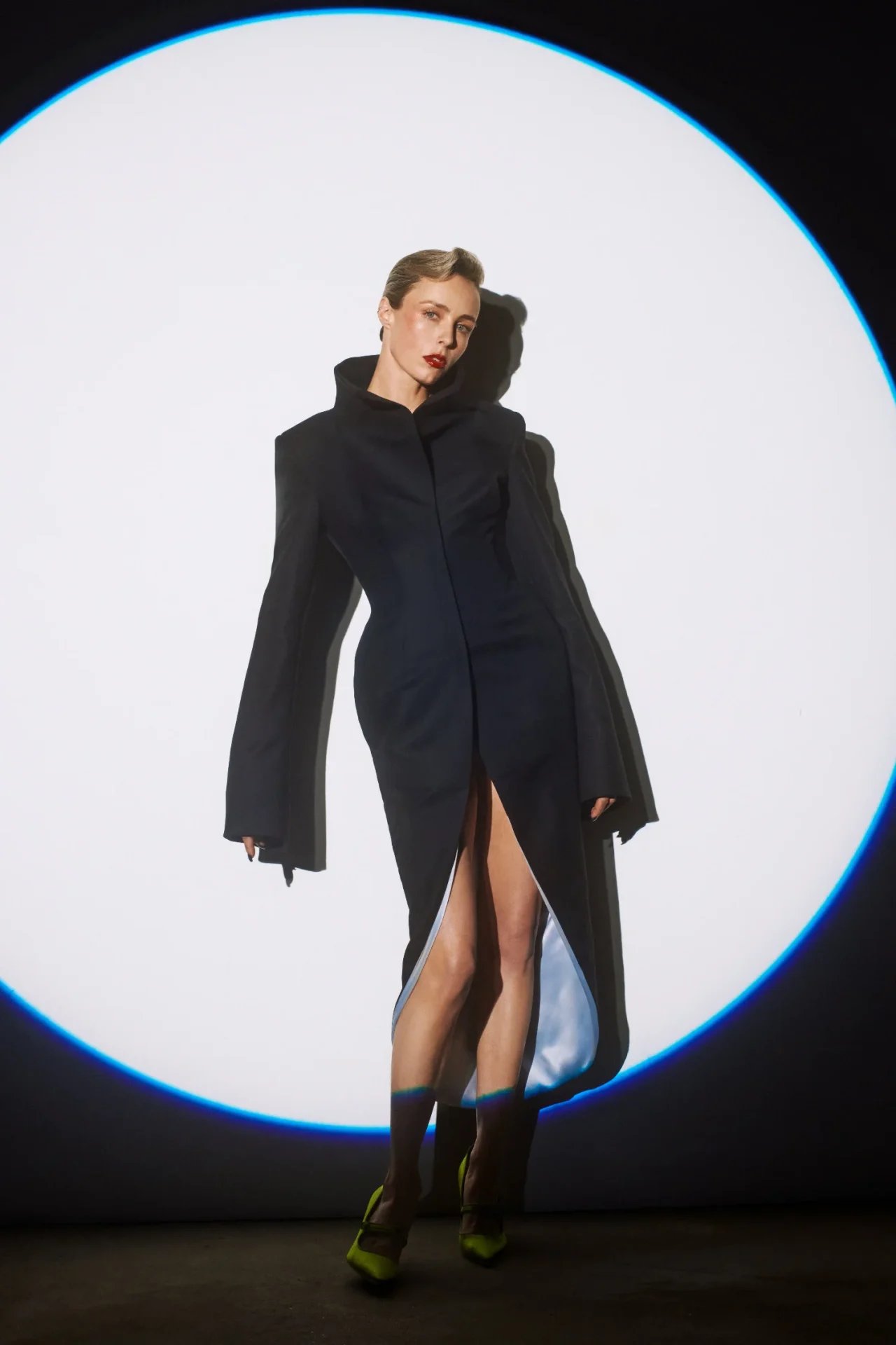16arlington X Antony Price: Die Kollektion '16 Looks' wird auf Bestellung gefertigt.