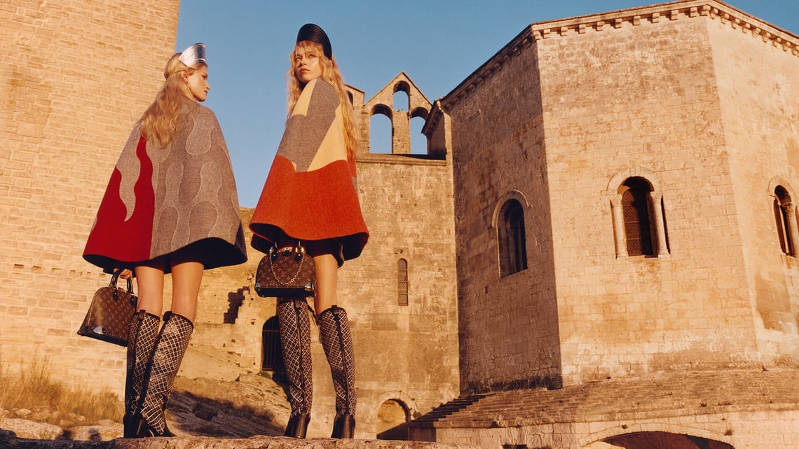 Louis Vuitton Cruise 2026 Kampagne, fotografiert von Jamie Hawkesworth