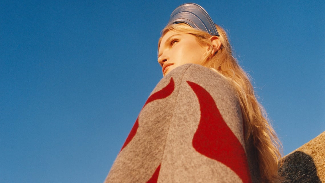 Louis Vuitton Cruise 2026 Kampagne, fotografiert von Jamie Hawkesworth