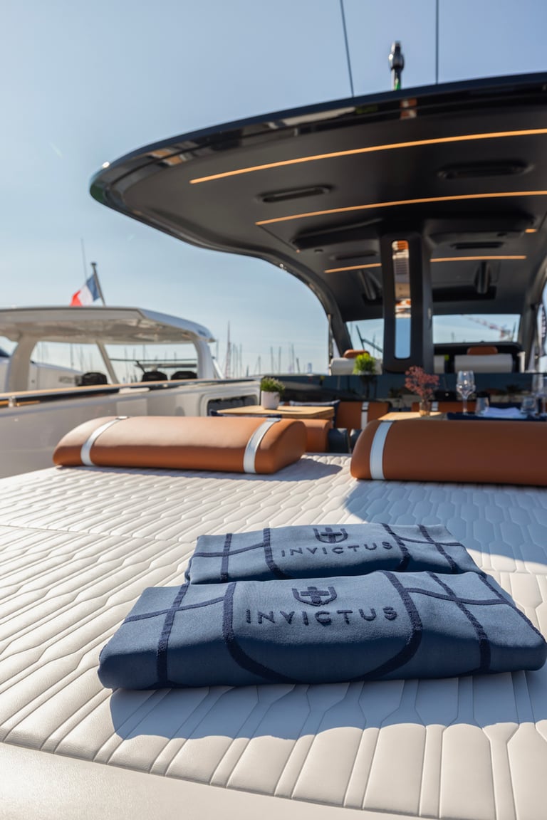 InvictusYacht_TT460 Deck and Details
