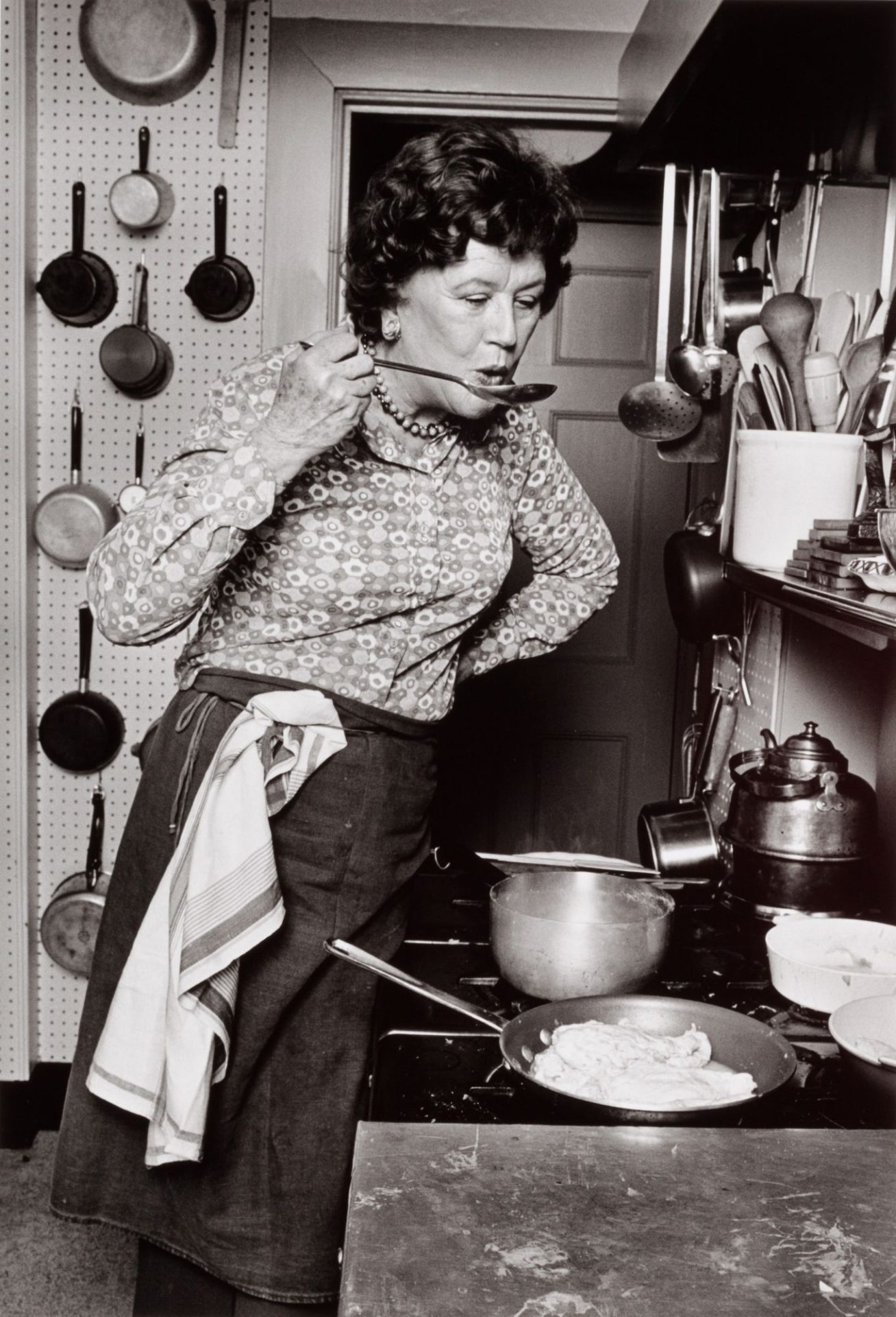 Julia Child, Cambridge, MassachuseCes, 1978_Photographed by Lynn Gilbert