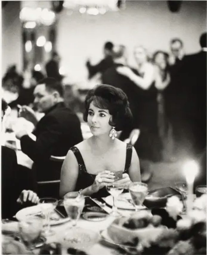 Liz Taylor at the Pump Room, Chicago, 1966_Photographed by Art Shay