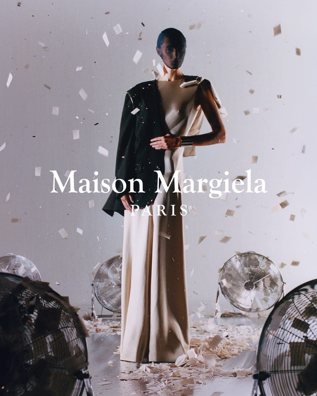 Maison Margiela Holiday 2025 Kampagne unter der Regie von Glenn Martens
