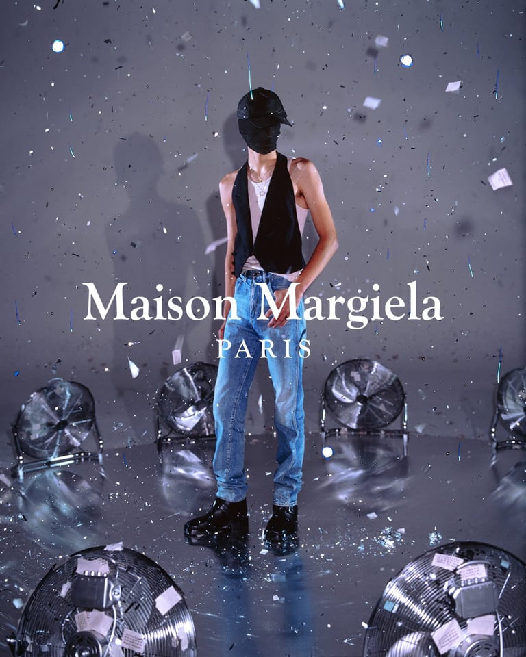 Maison Margiela Holiday 2025 Kampagne unter der Regie von Glenn Martens