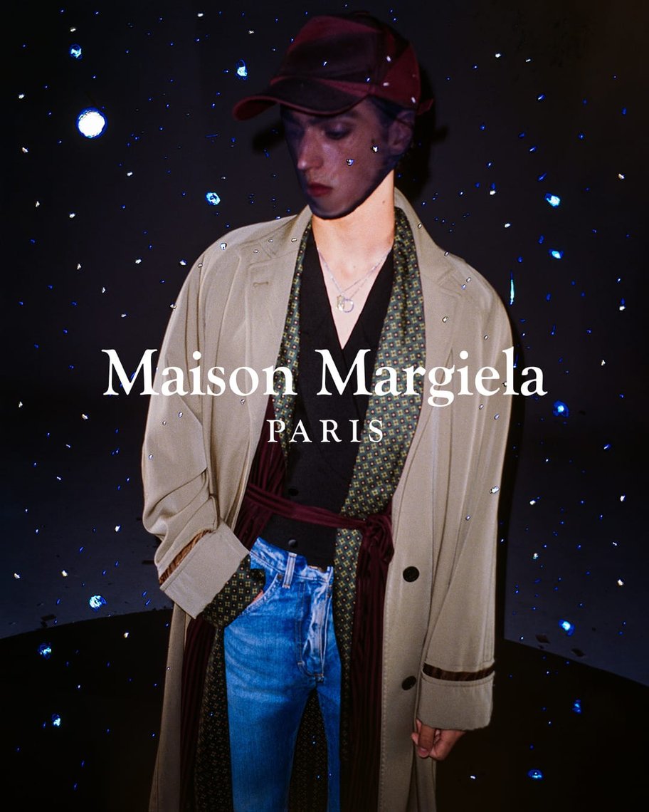 Maison Margiela Holiday 2025 Kampagne unter der Regie von Glenn Martens