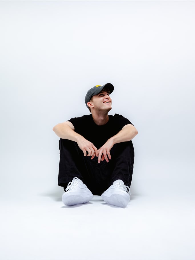 Nosi sort un nouveau single intitulé “ On My Own ”