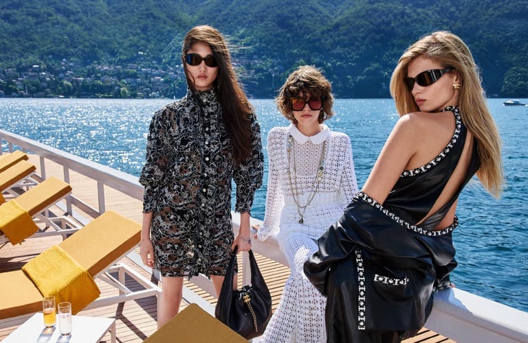 La campagna Chanel Cruise 2026 presenta il nuovo abbigliamento da resort di lusso