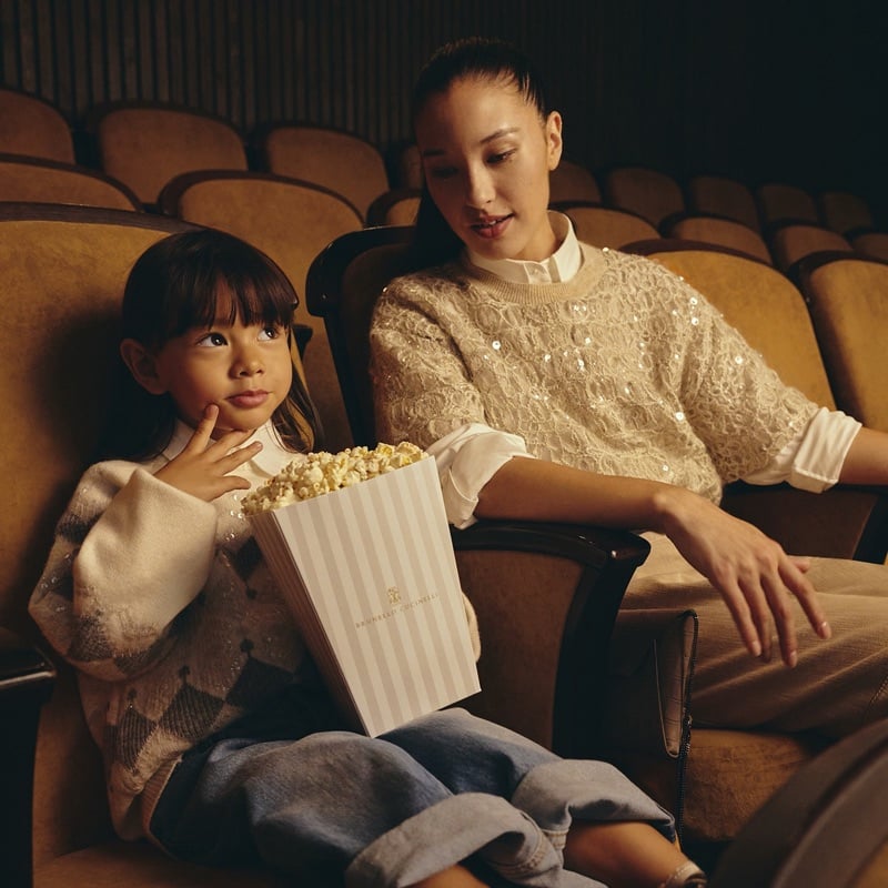 브루넬로 쿠치넬리(Brunello Cucinelli)의 2025년 홀리데이 "Cinema Meraviglia" 캠페인은 영화에서 영감을 받았습니다