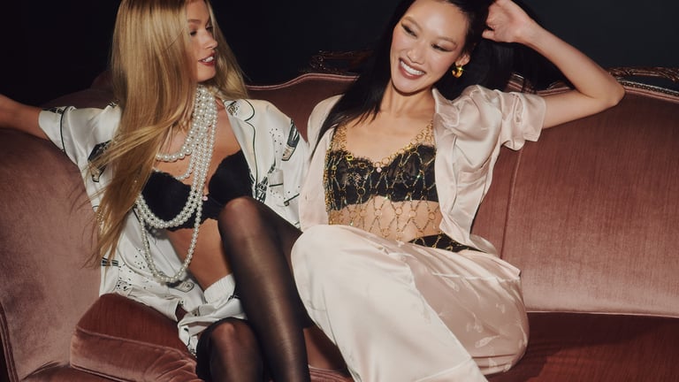 Die Victoria's Secret Holiday 2025 Grand Soirée ist eine starbesetzte Kampagne