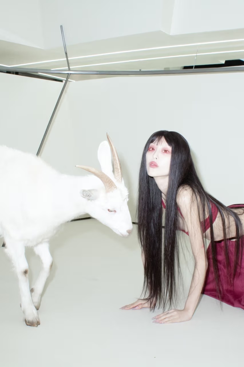 Voyeur Voyeurがロンドン旗艦店をオープン。Kat Qui、Rick Owens、KNWLS、JPG、Muglerのアイテムを揃える