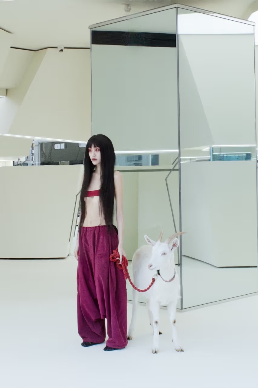 Voyeur Voyeurがロンドン旗艦店をオープン。Kat Qui、Rick Owens、KNWLS、JPG、Muglerのアイテムを揃える