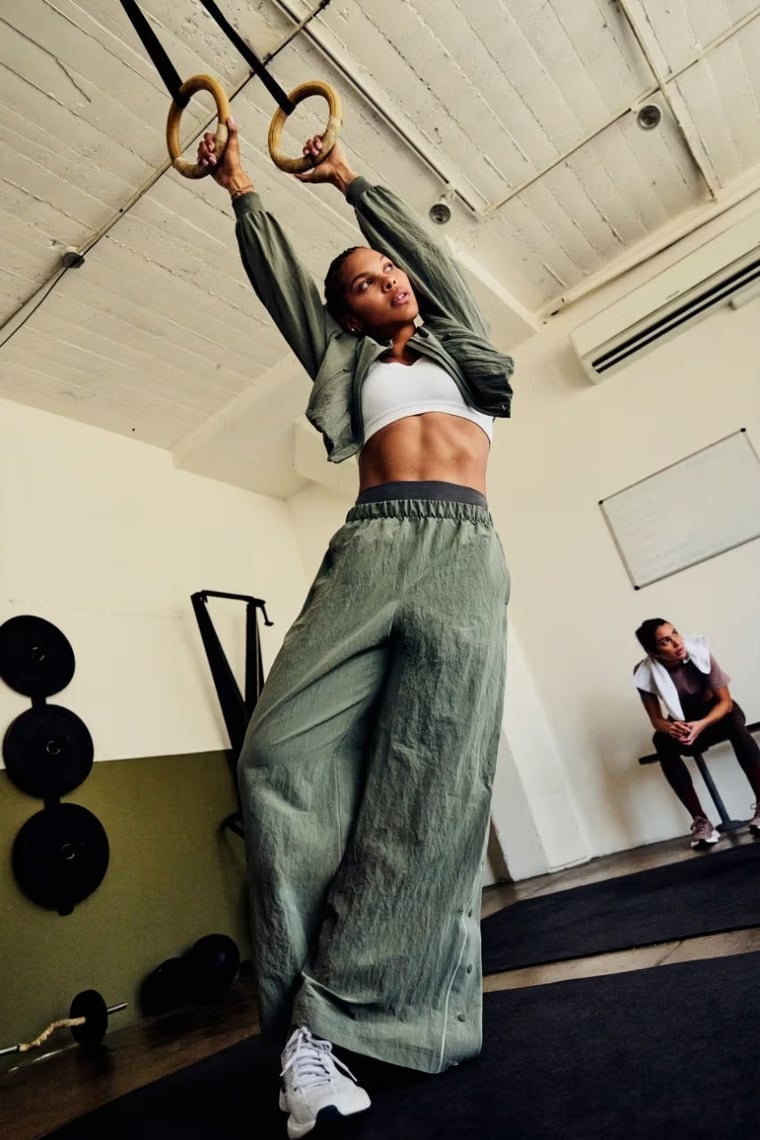 Lululemon запускает рекламную кампанию коллекции “Train” зимы 2025 года.