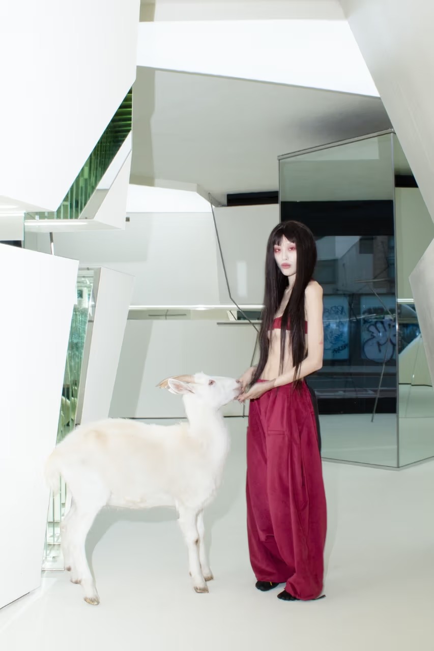 Voyeur Voyeurがロンドン旗艦店をオープン。Kat Qui、Rick Owens、KNWLS、JPG、Muglerのアイテムを揃える