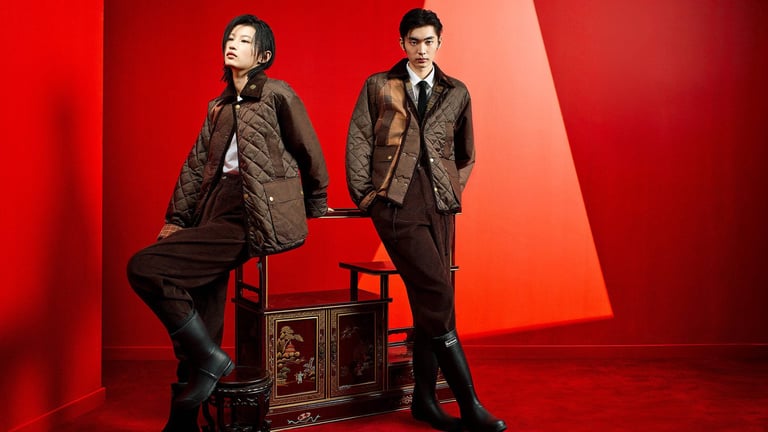 Barbour e Feng Chen Wang lanciano la collezione "Anno del Cavallo" per il Capodanno lunare 2026