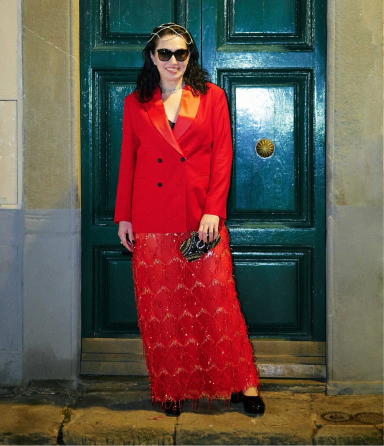 Intense red tuxedo blazer essential with 4 metallic buttons, Sumissura (2)