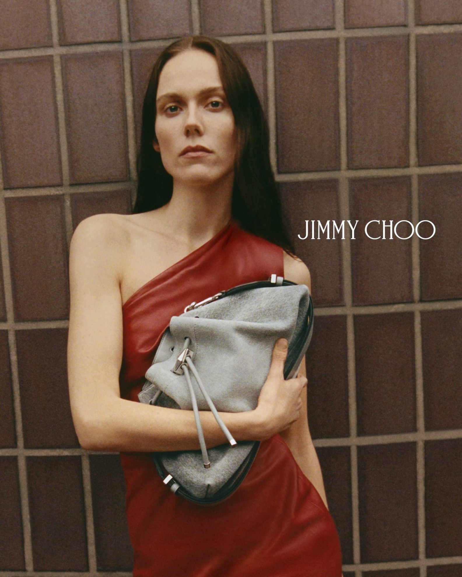 Jimmy Choo 推出 2026 春季“Les Fleurs”系列广告大片