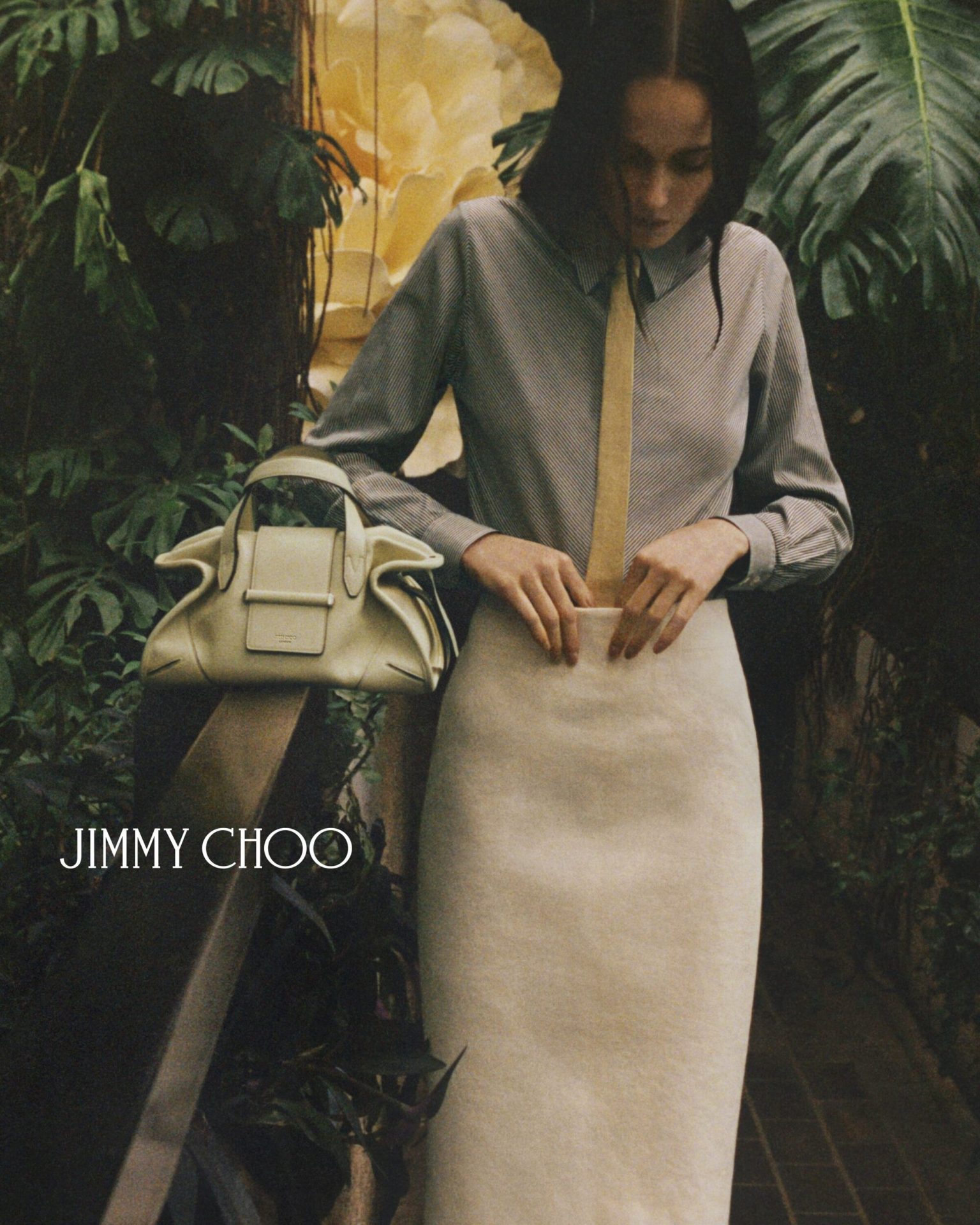 Jimmy Choo 推出 2026 春季“Les Fleurs”系列广告大片