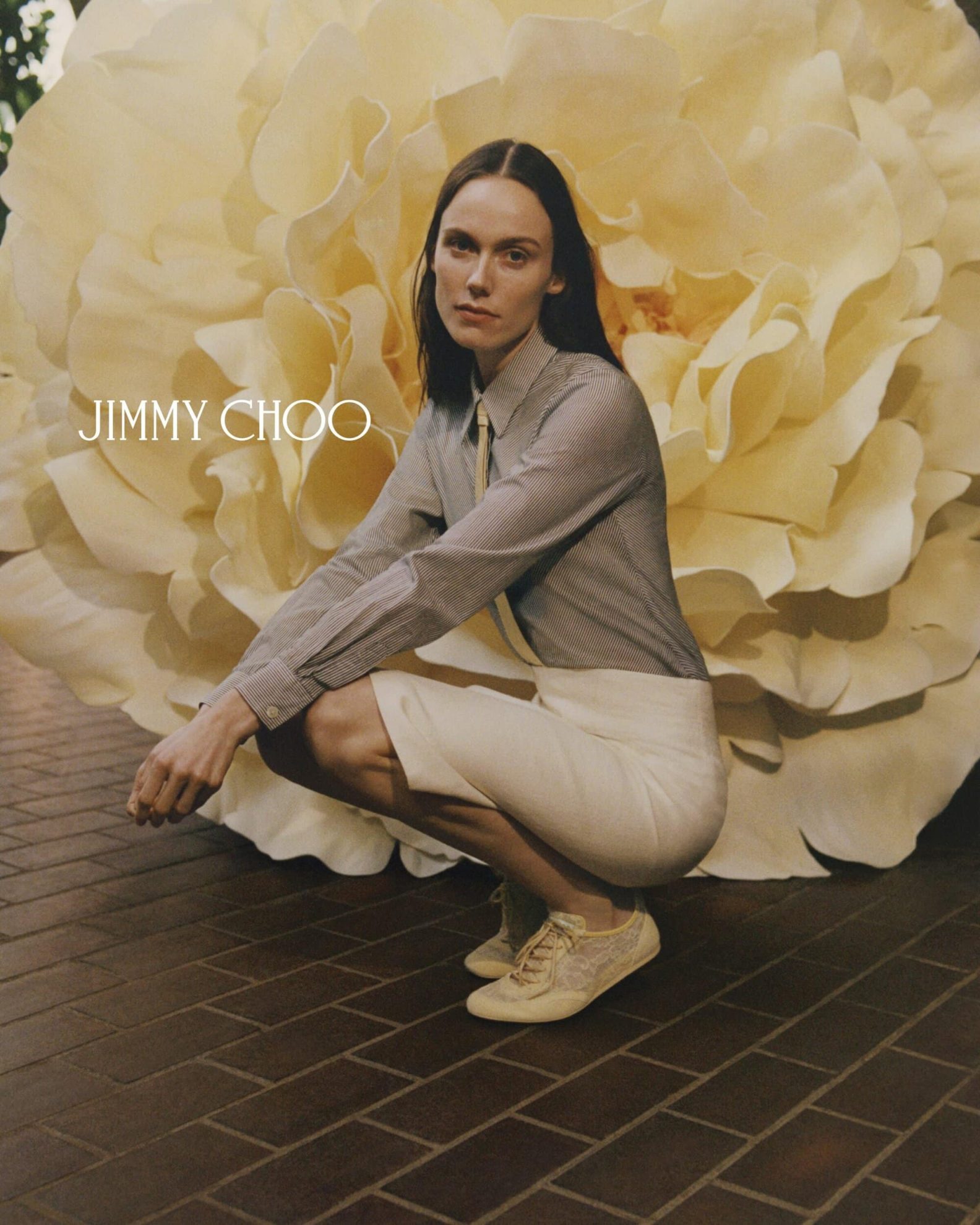 Jimmy Choo 推出 2026 春季“Les Fleurs”系列广告大片