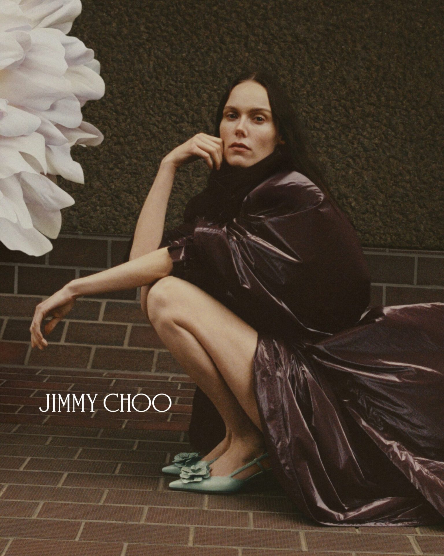 Jimmy Choo 推出 2026 春季“Les Fleurs”系列广告大片