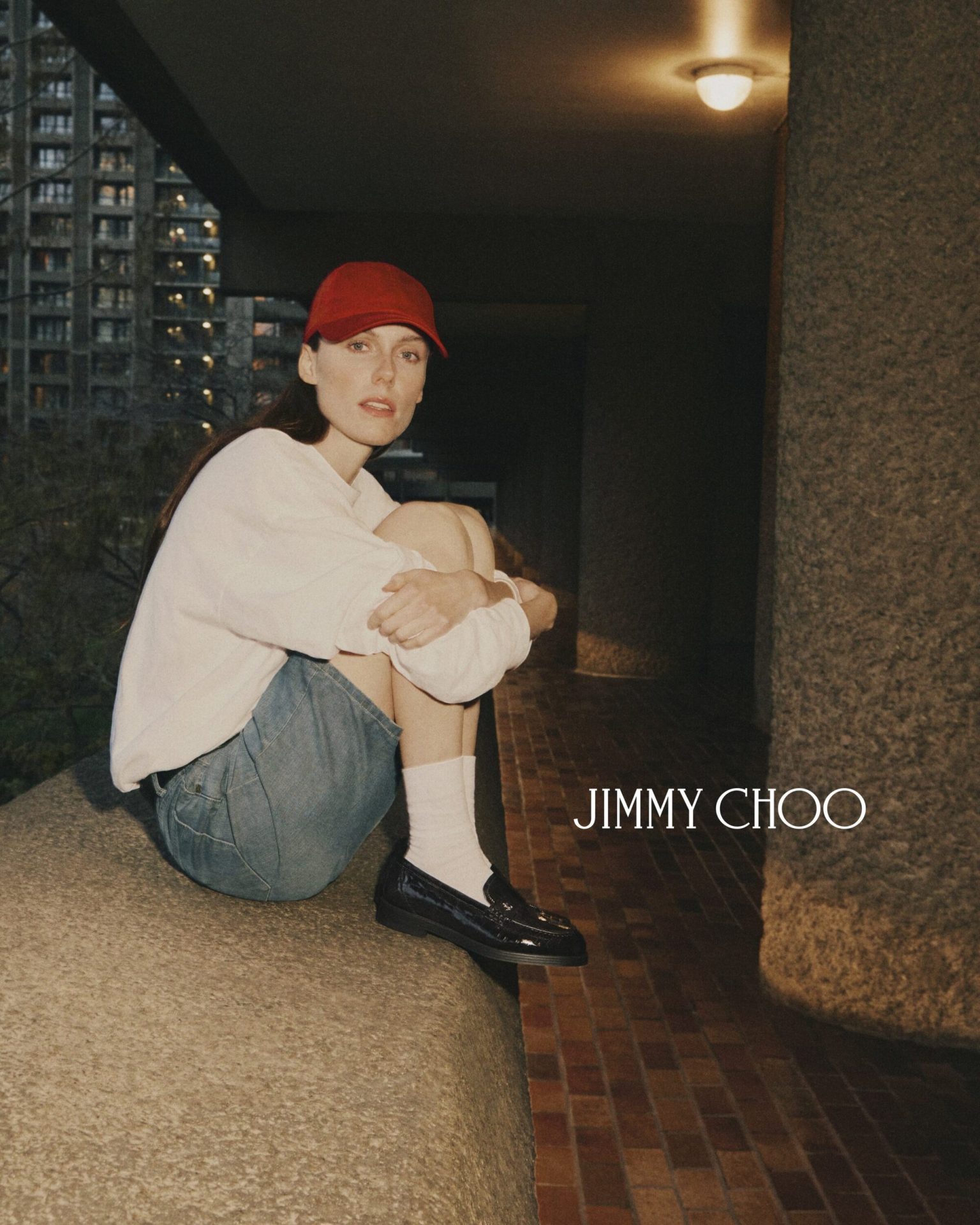 Jimmy Choo 推出 2026 春季“Les Fleurs”系列广告大片