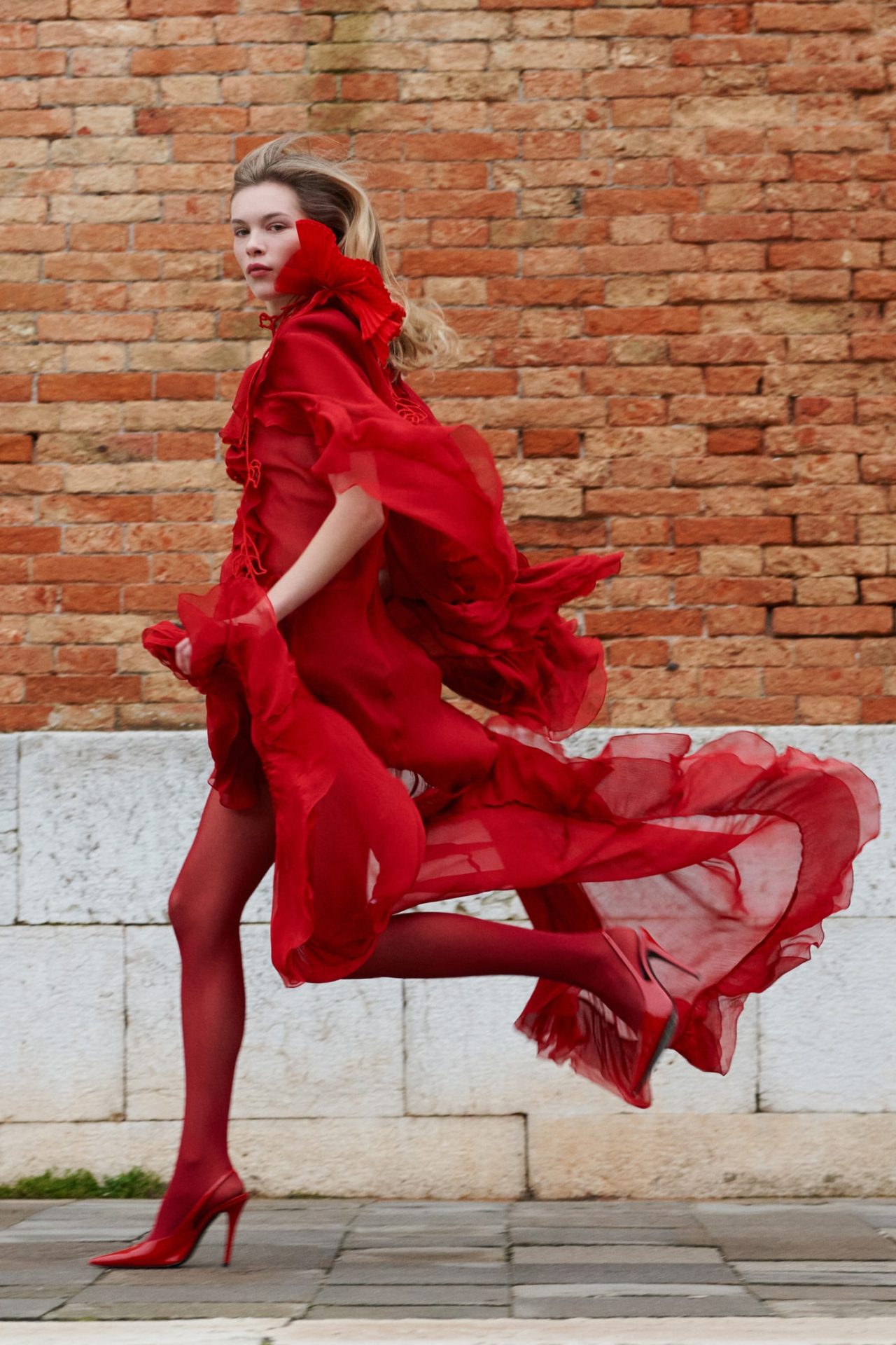 Blumarine Pre-Otoño 2026: David Koma presenta una elegancia de inspiración veneciana