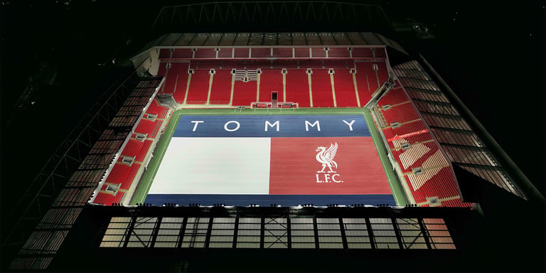 Il Liverpool FC e Tommy Hilfiger lanciano una rivoluzionaria partnership globale nel campo della moda
