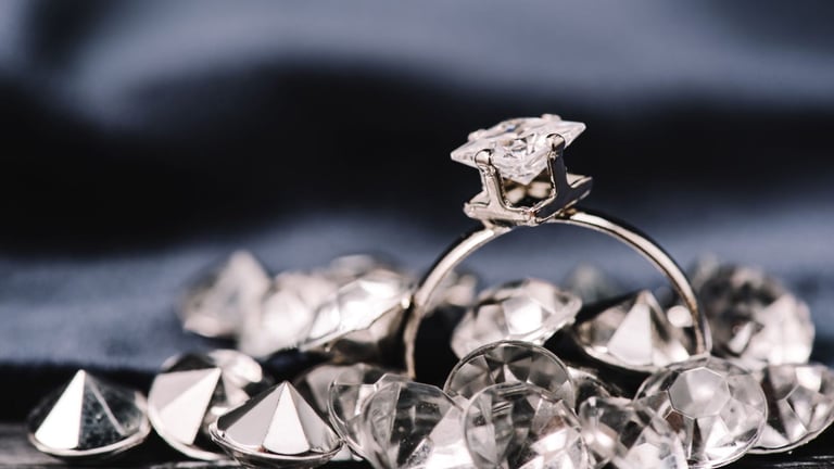 13 Custom Engagement Rings Brands Growing in Popularity