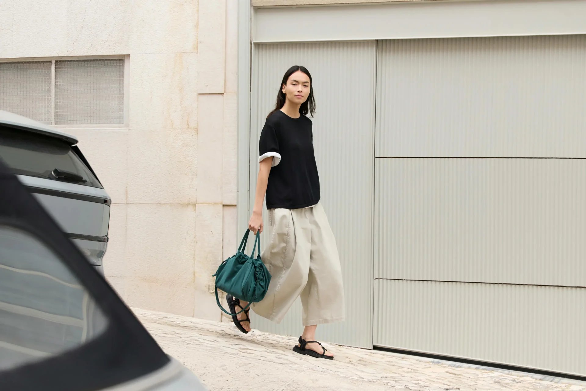 유니클로 : C 2026 봄/여름: 클레어 웨이트 켈러의 도시적인 편안함