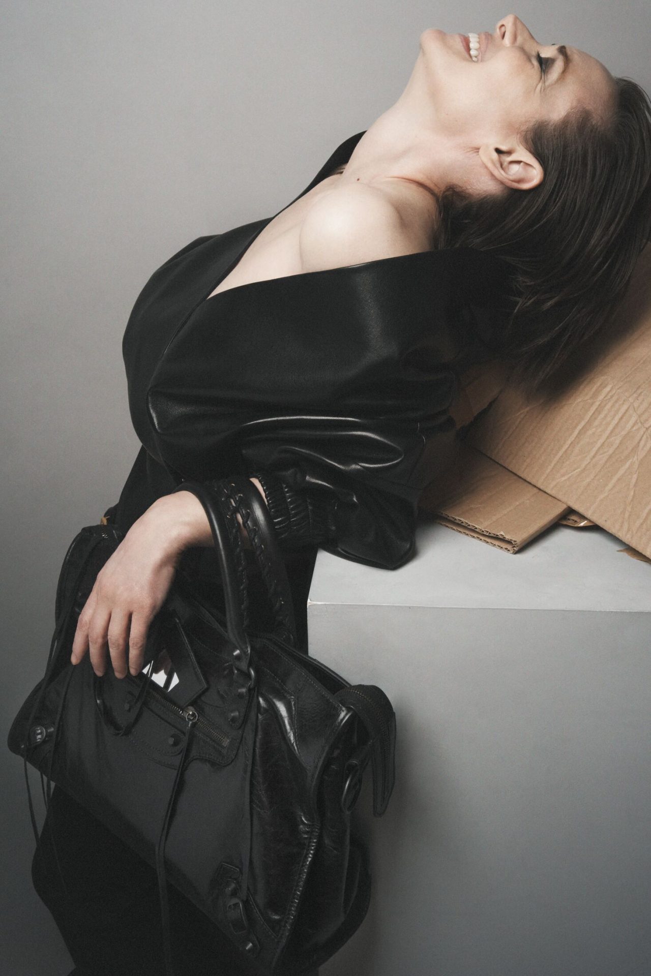 Balenciaga представляет летнюю кампанию 2026 года 'Heart and Body'.