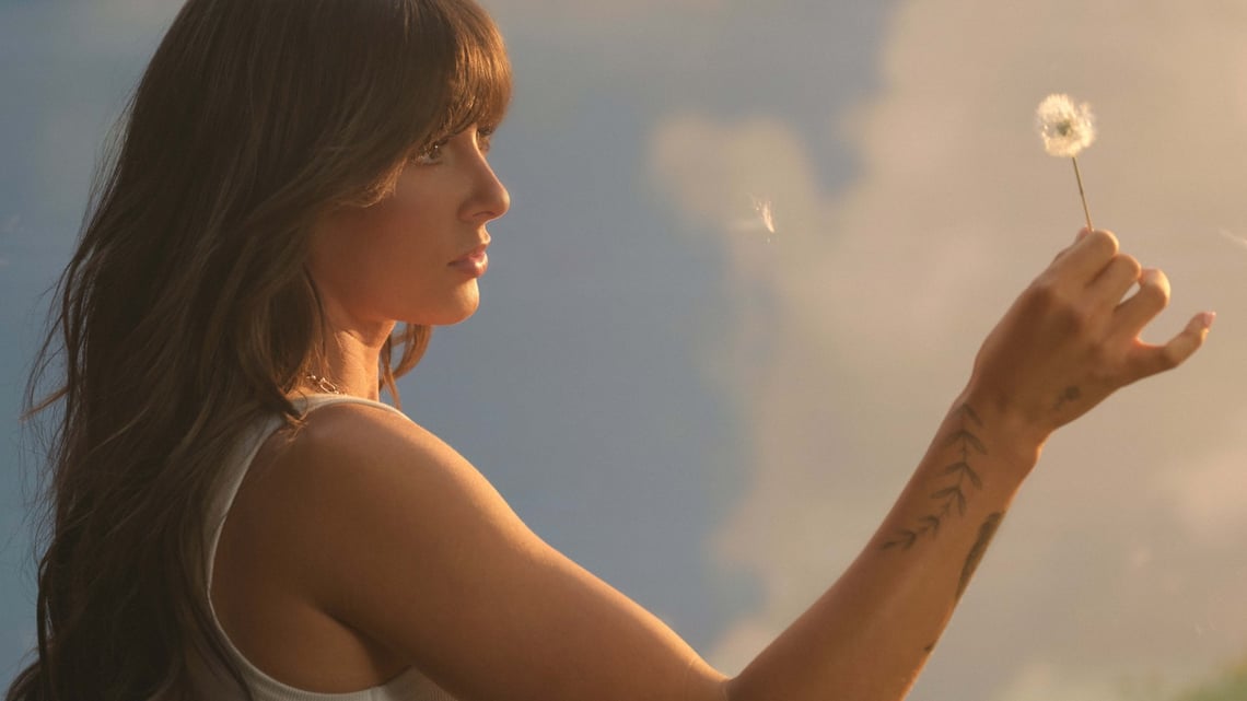 Ella Langley Brings Southern Soul to American Eagle’s Spring Campaign