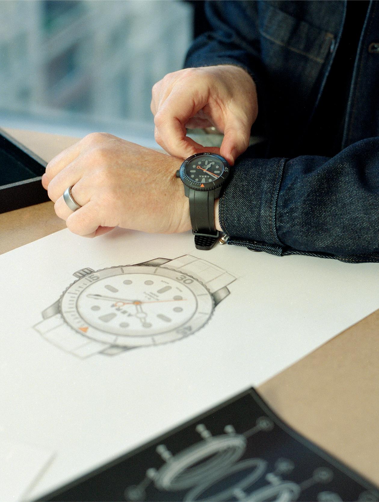 Todd Snyder et AERA Instruments s'associent pour créer la montre de plongée D-1.