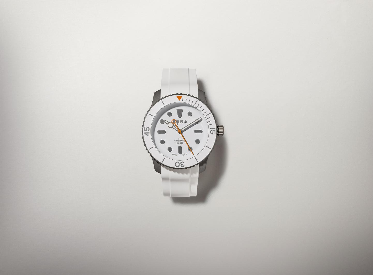 Todd Snyder et AERA Instruments s'associent pour créer la montre de plongée D-1.