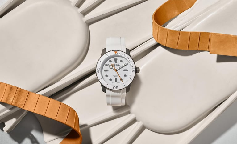 Todd Snyder et AERA Instruments s'associent pour créer la montre de plongée D-1.
