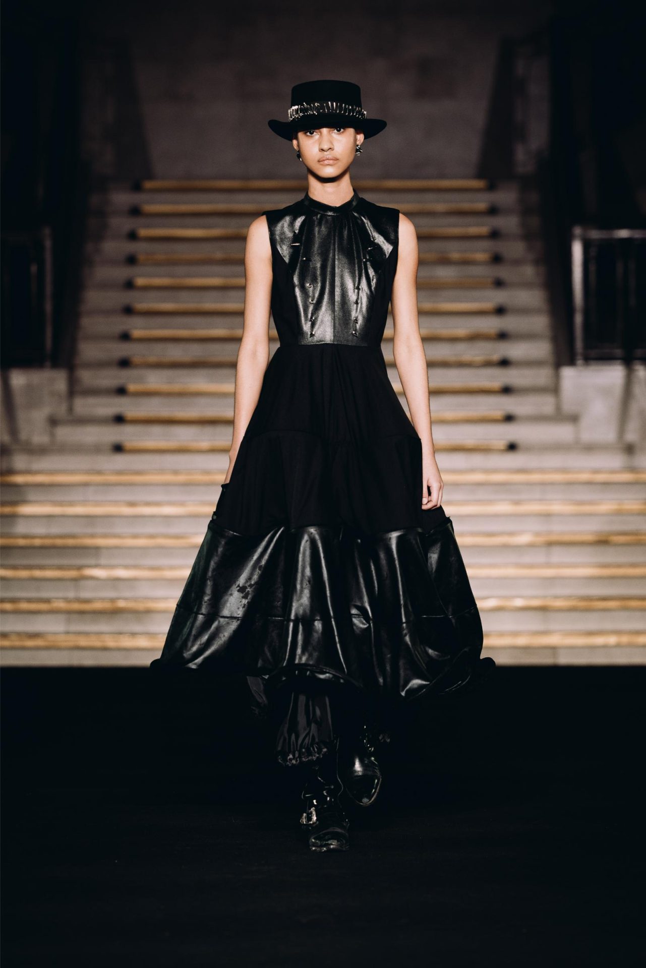 NOIRA FLAIR FASHION