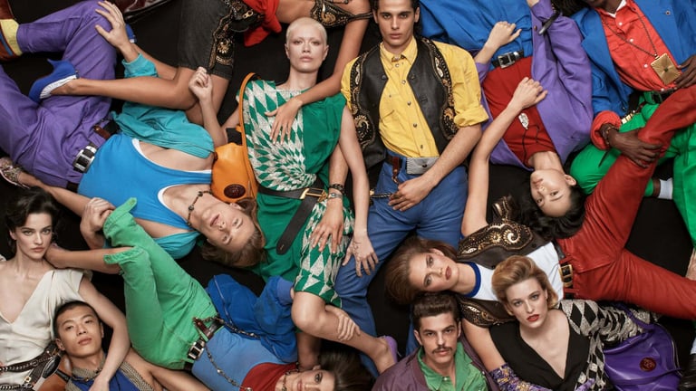 La campagna Versace Primavera/Estate 2026 ridefinisce il glamour collettivo